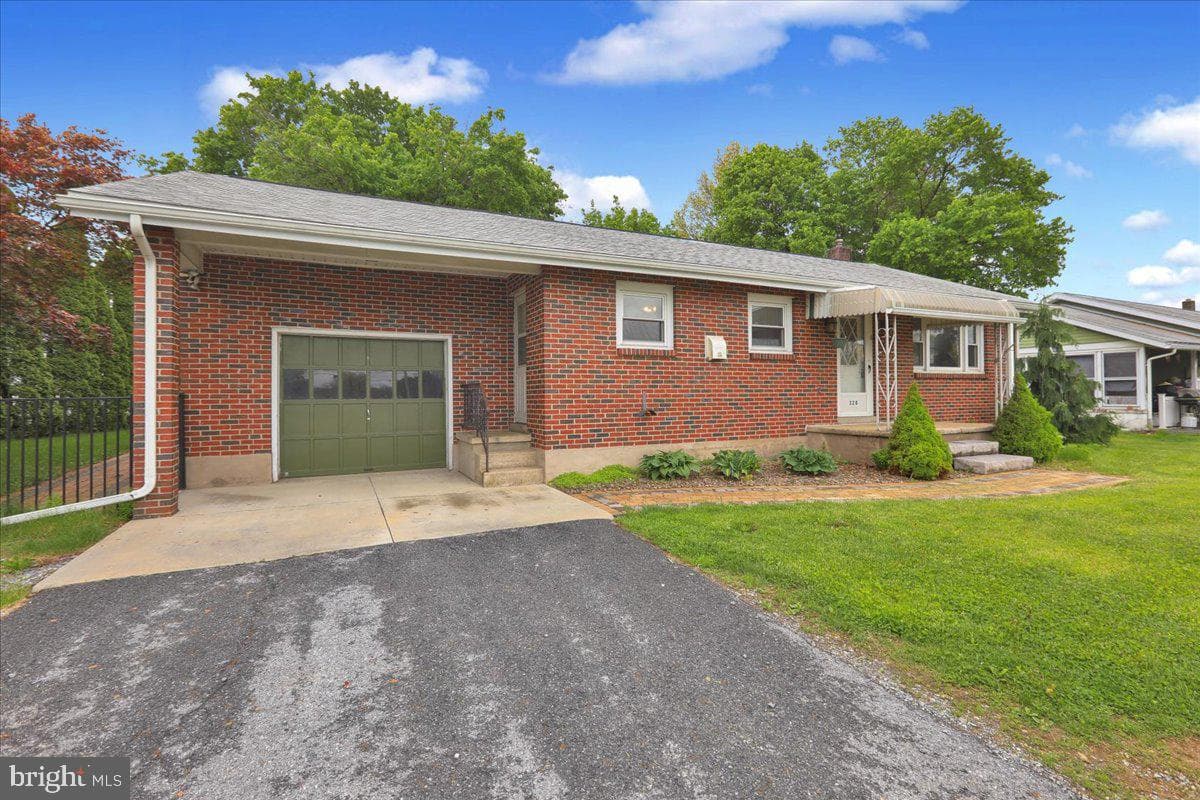 328 E Penn Avenue photo 3