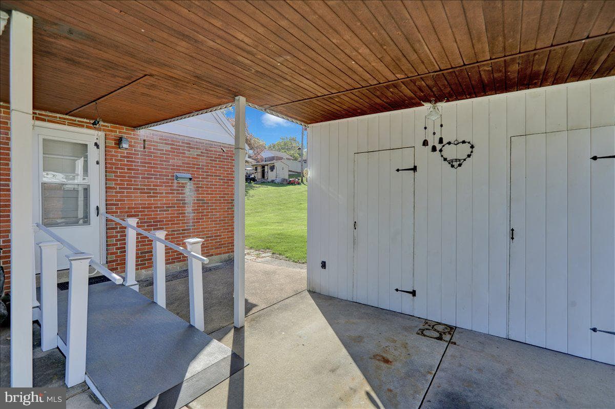 836 Rhodora Avenue photo 24