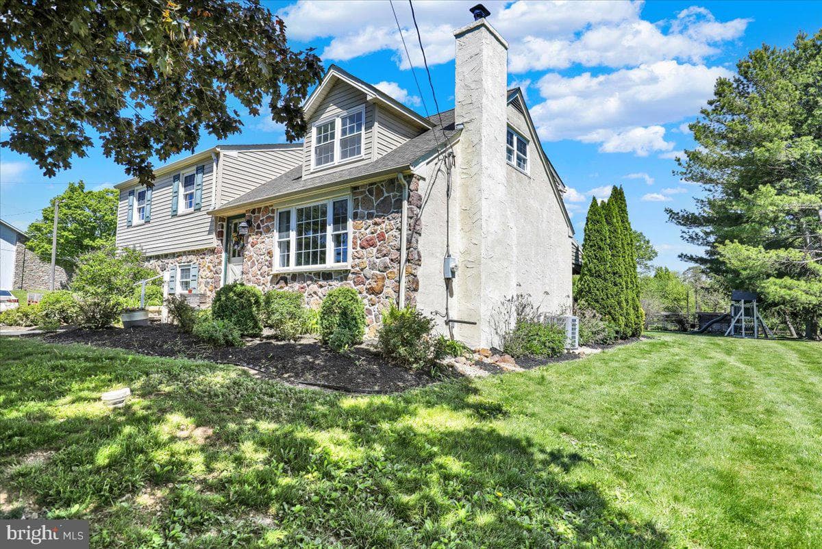 2236 Hopewell Road photo 3