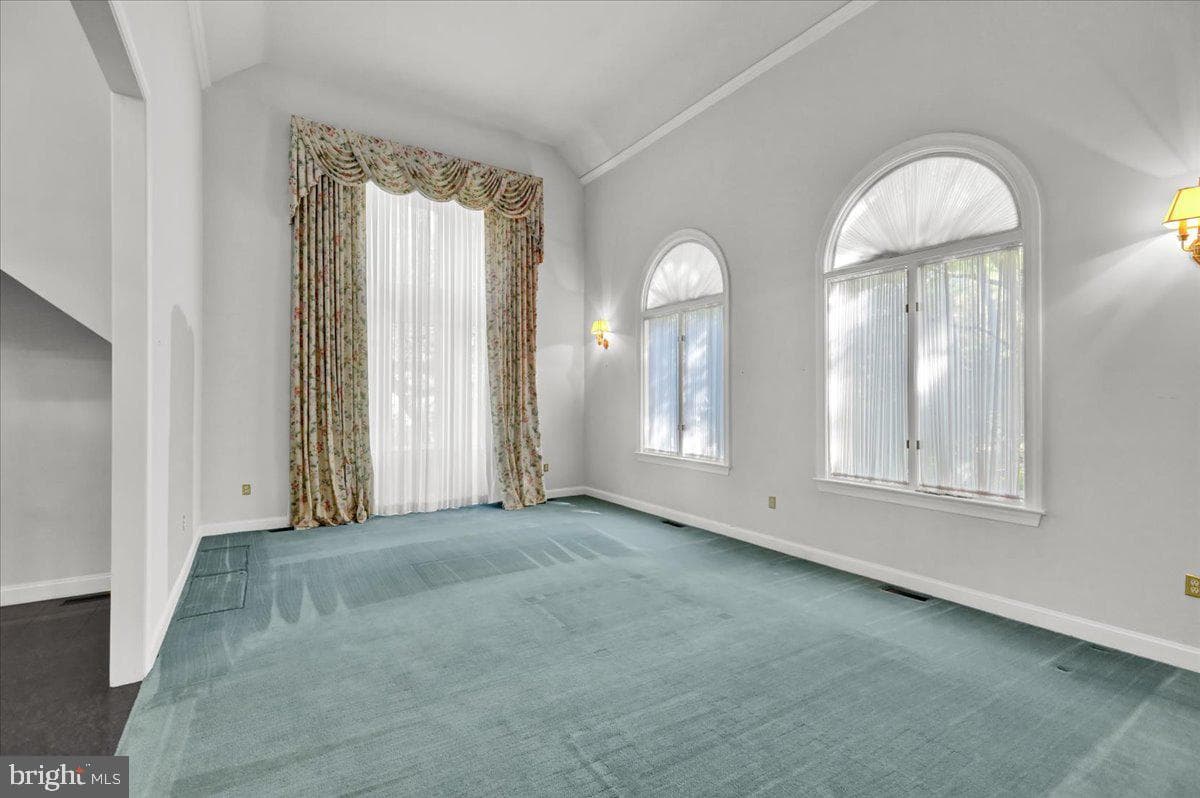 34 Hessian Boulevard photo 17