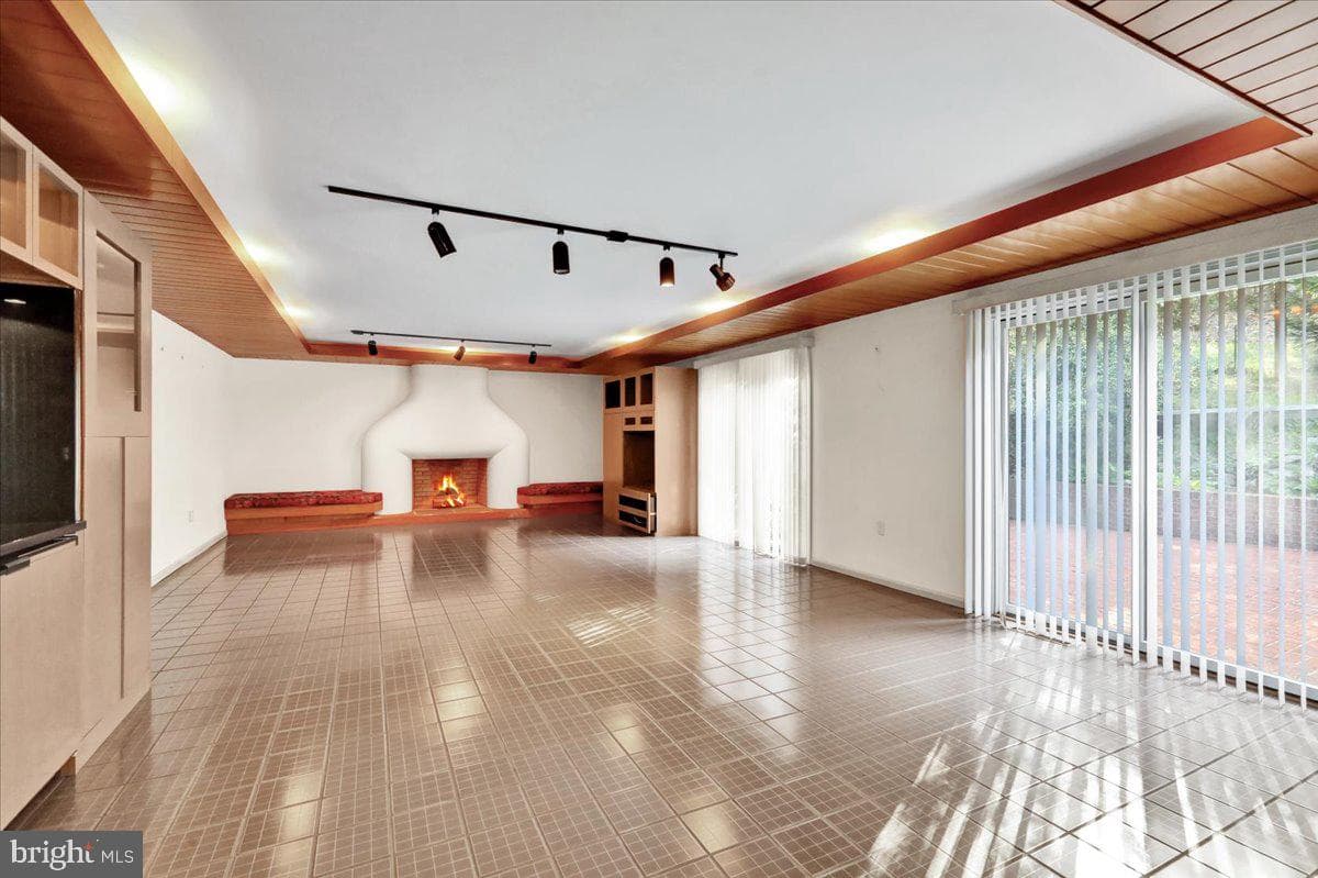 34 Hessian Boulevard photo 23