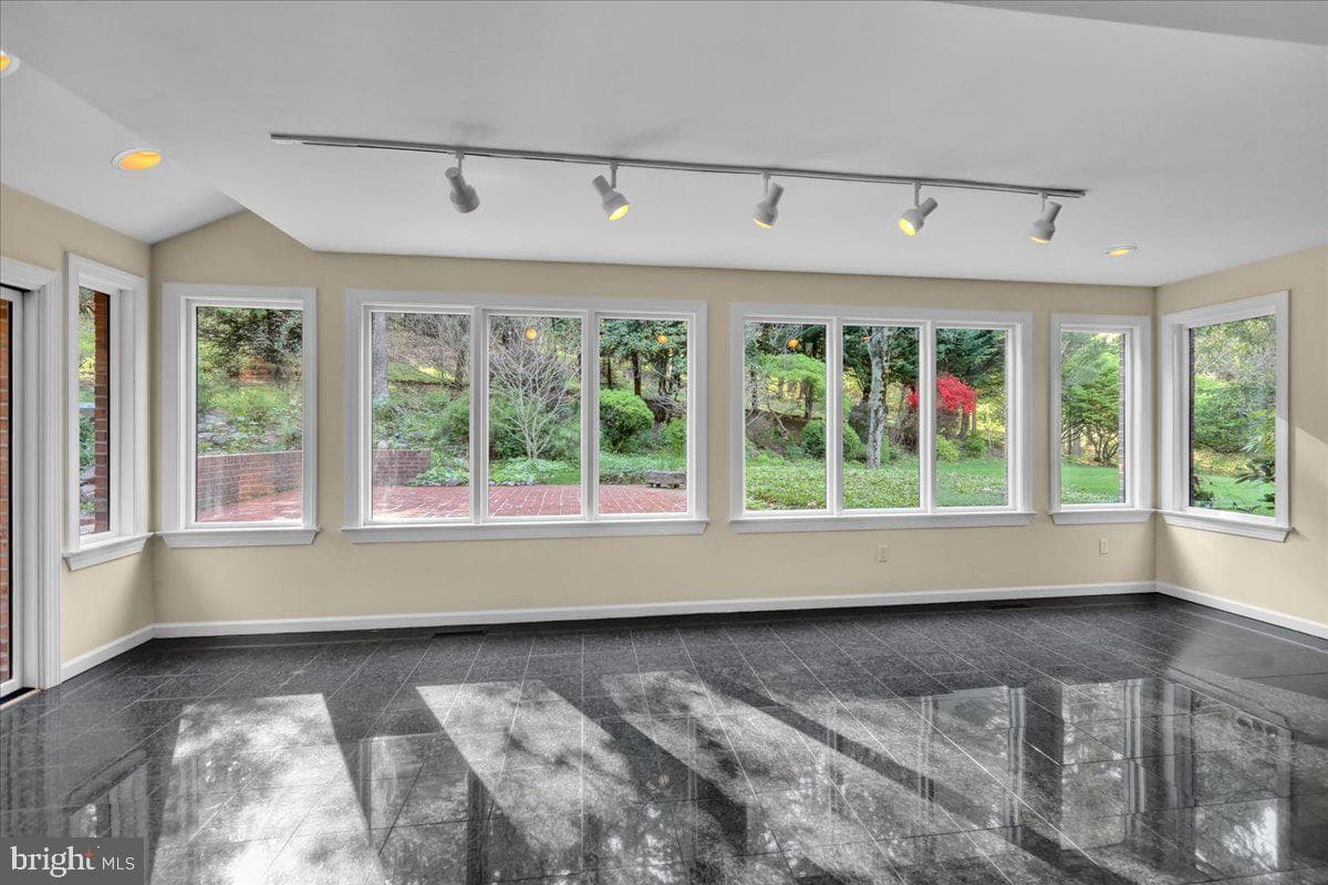 34 Hessian Boulevard photo 34