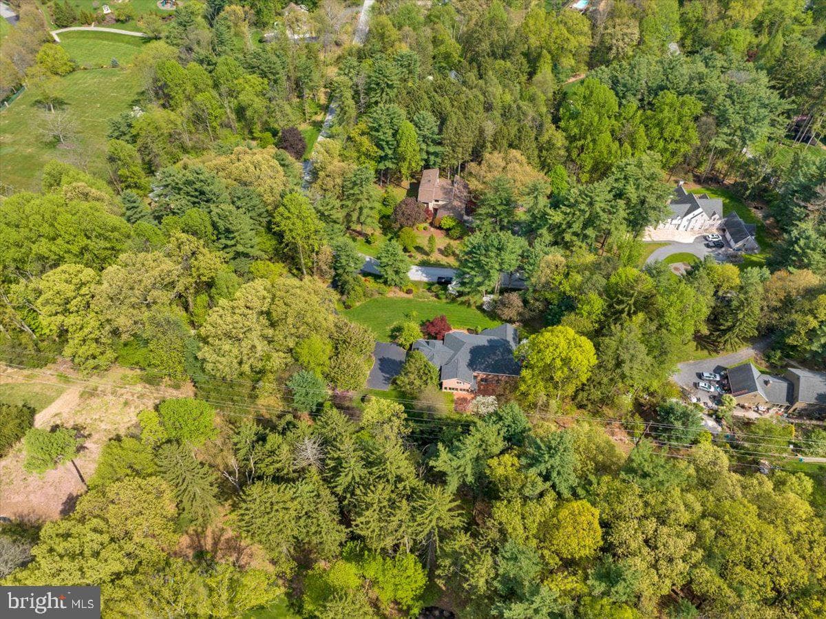 34 Hessian Boulevard photo 65