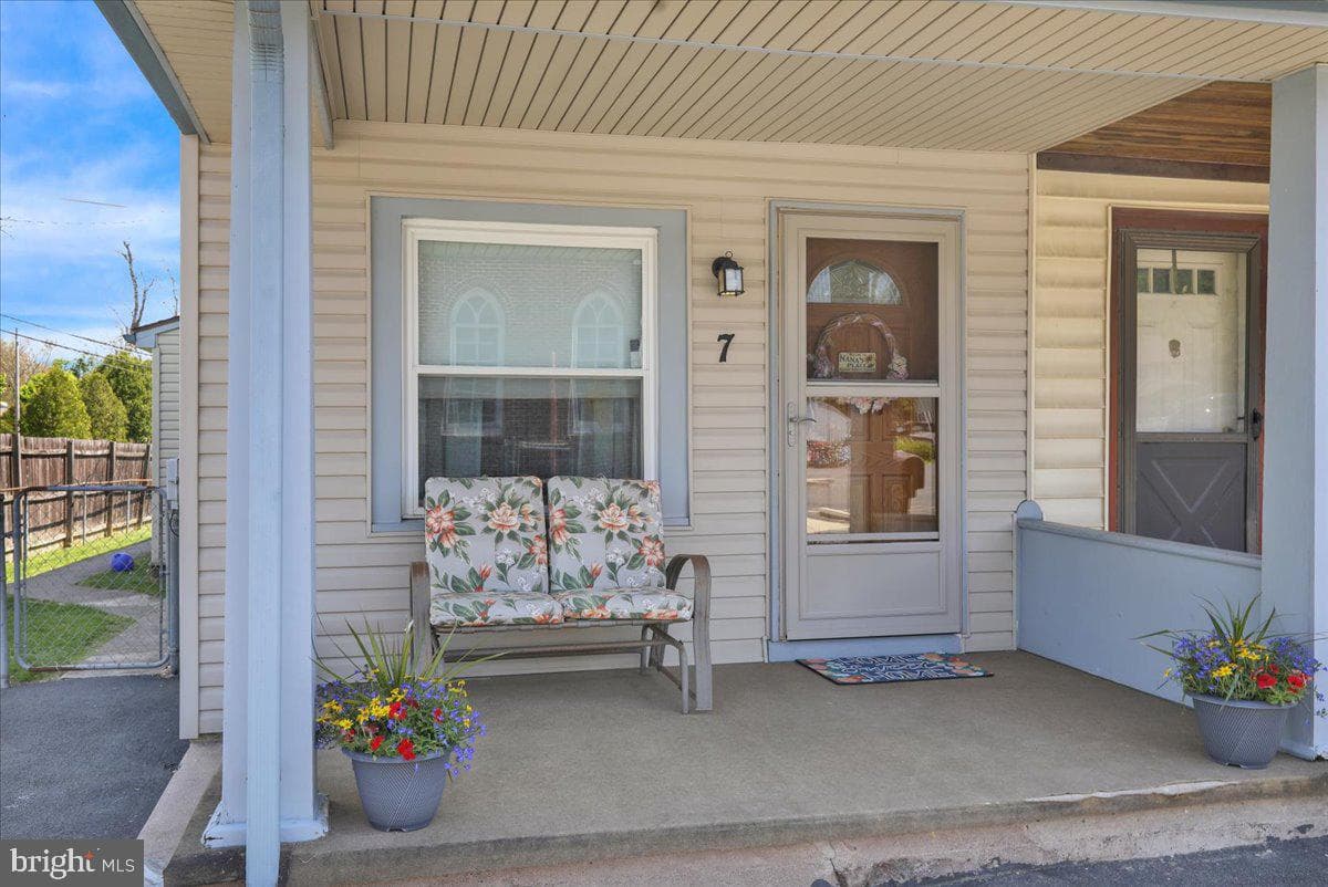 7 Seyfert Drive photo 3