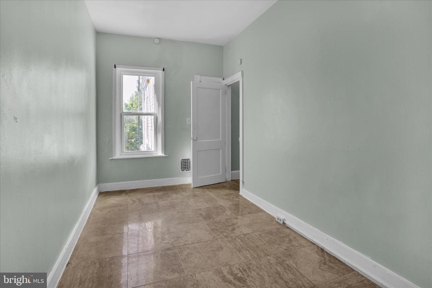202 W Green Street photo 16
