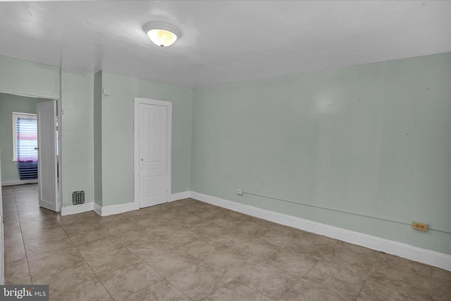 202 W Green Street photo 20