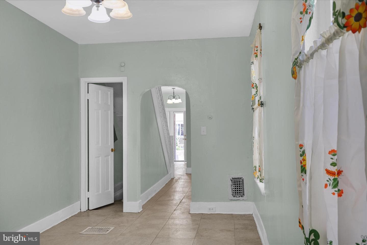 202 W Green Street photo 8