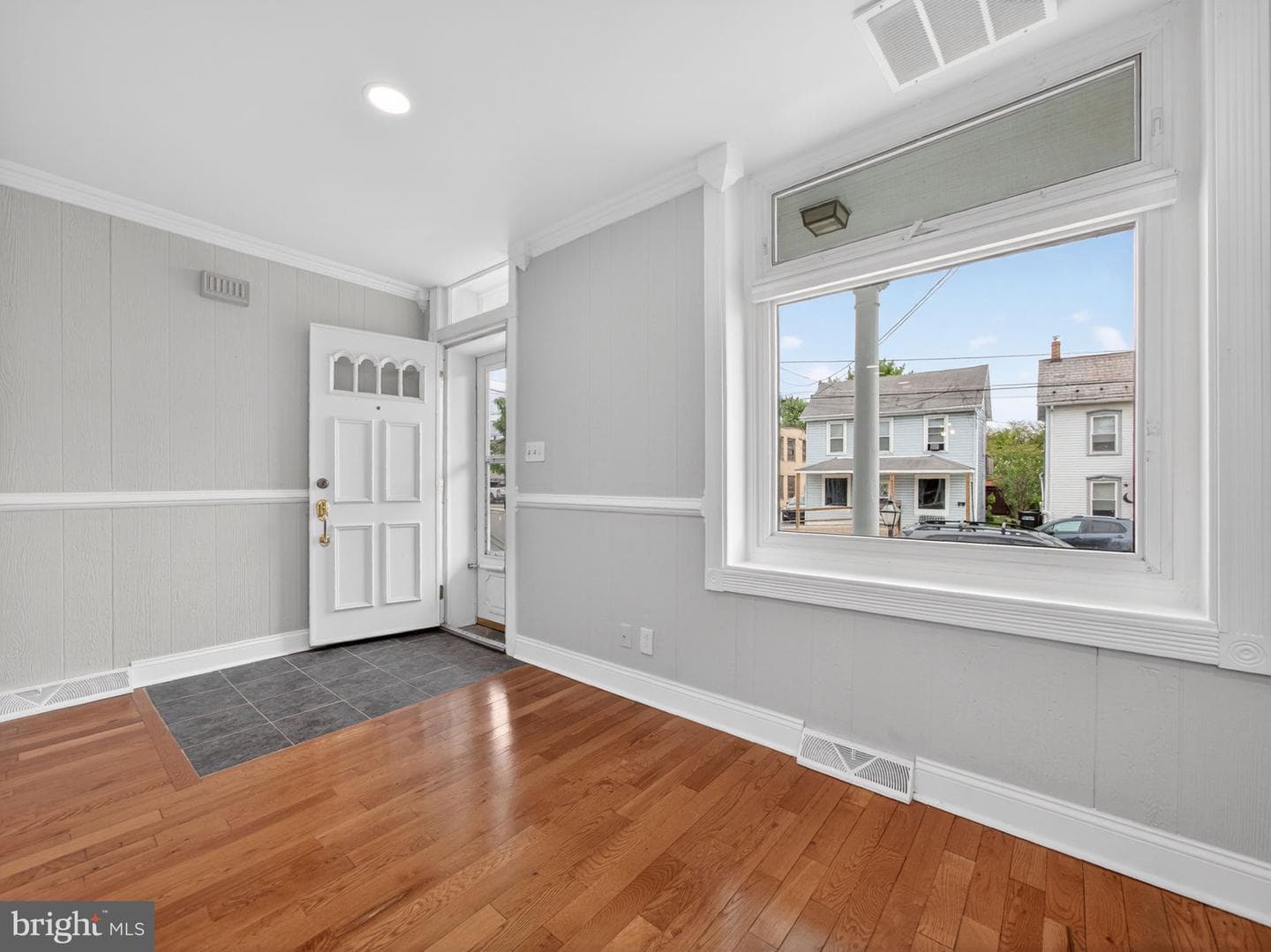 32 E Franklin Street photo 17