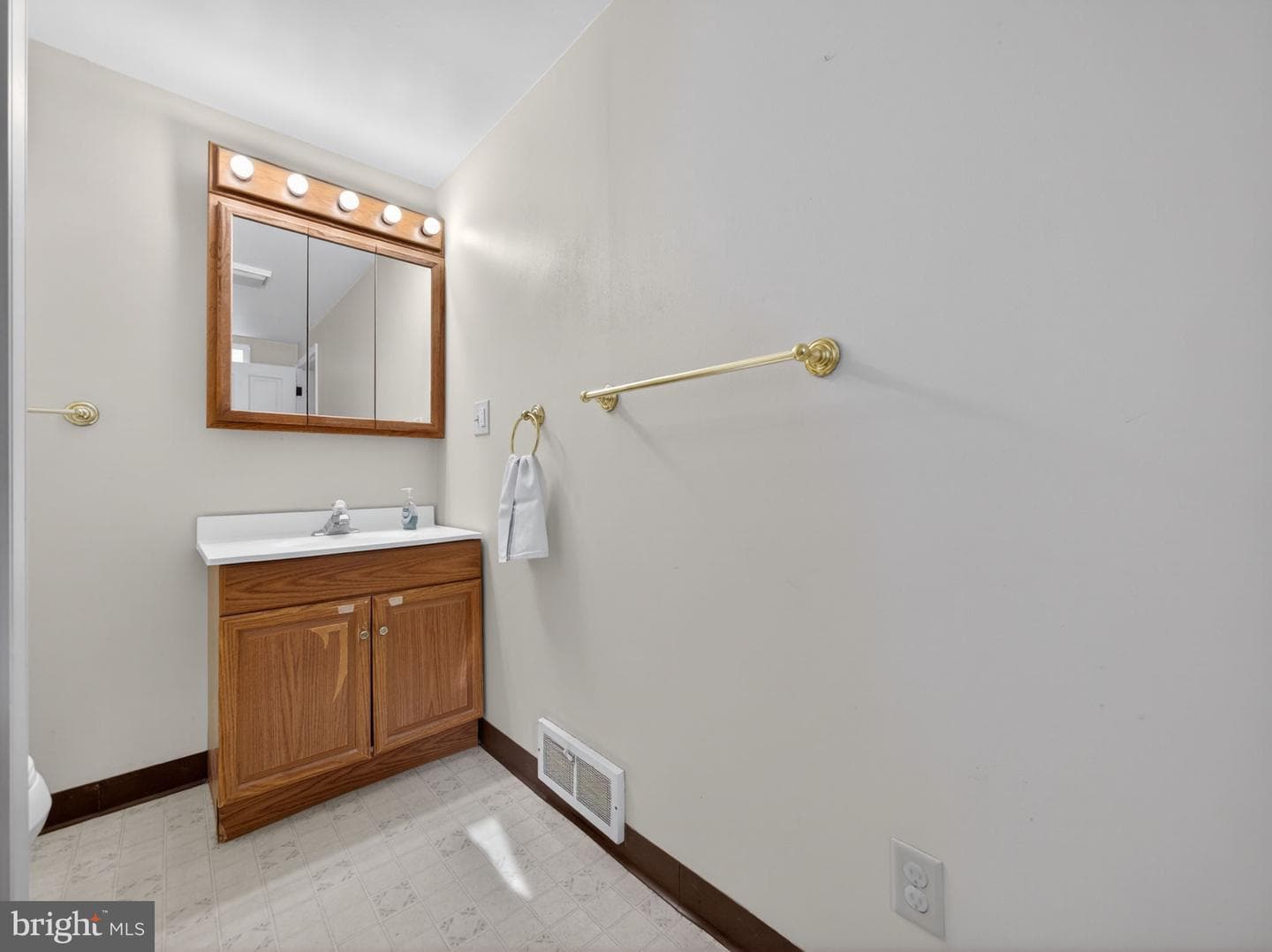 32 E Franklin Street photo 45