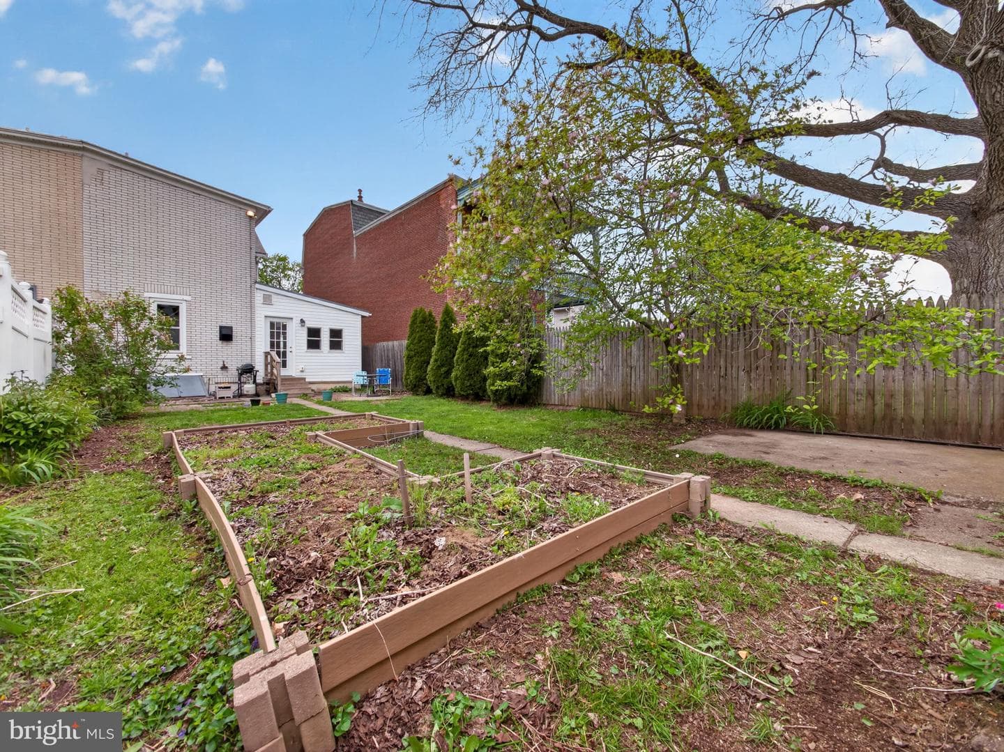 32 E Franklin Street photo 8