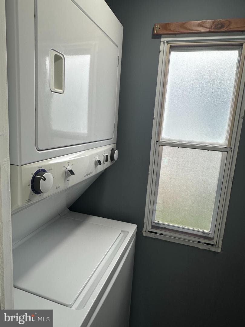 12 Roth Ave photo 10