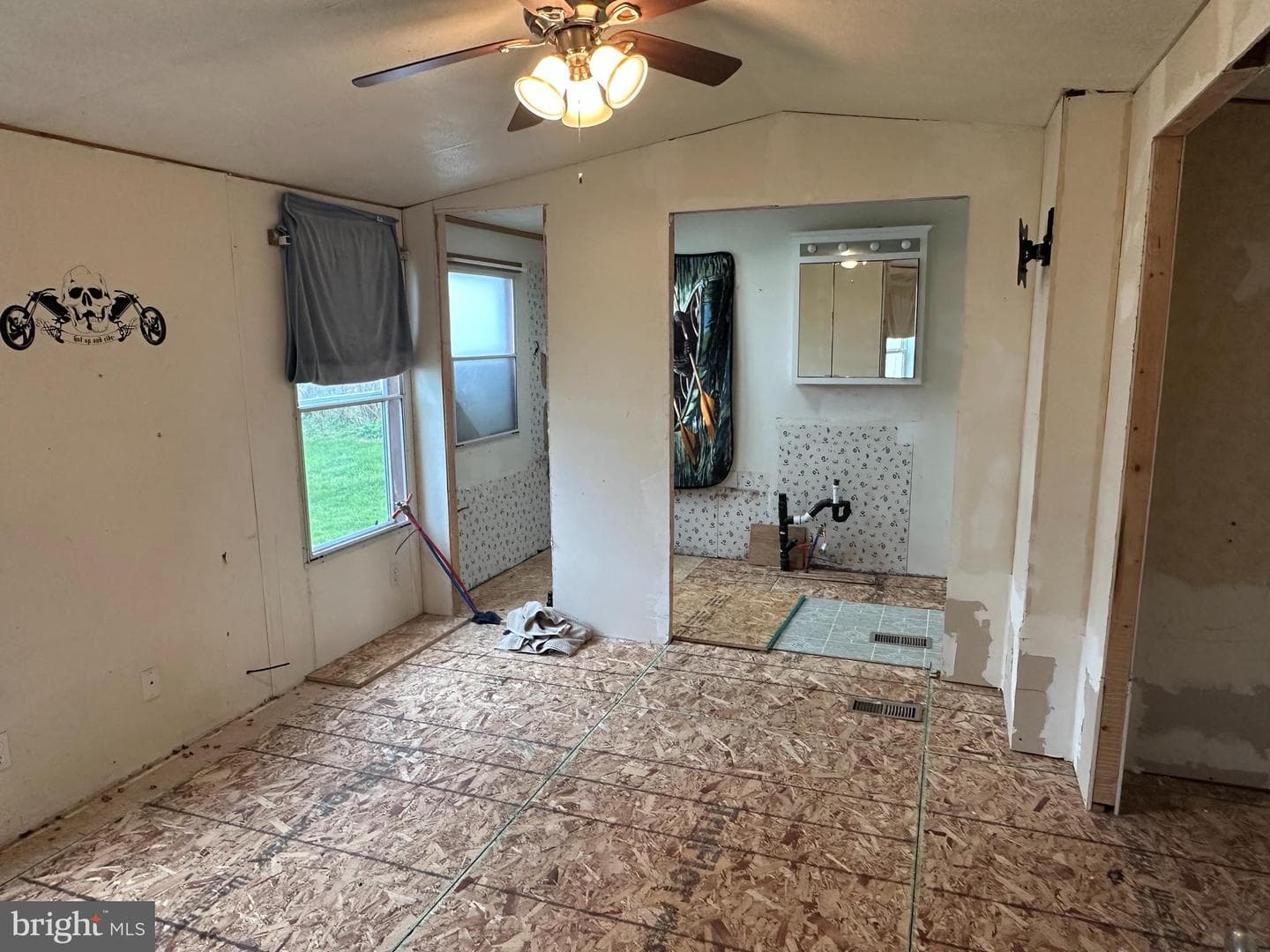 12 Roth Ave photo 17