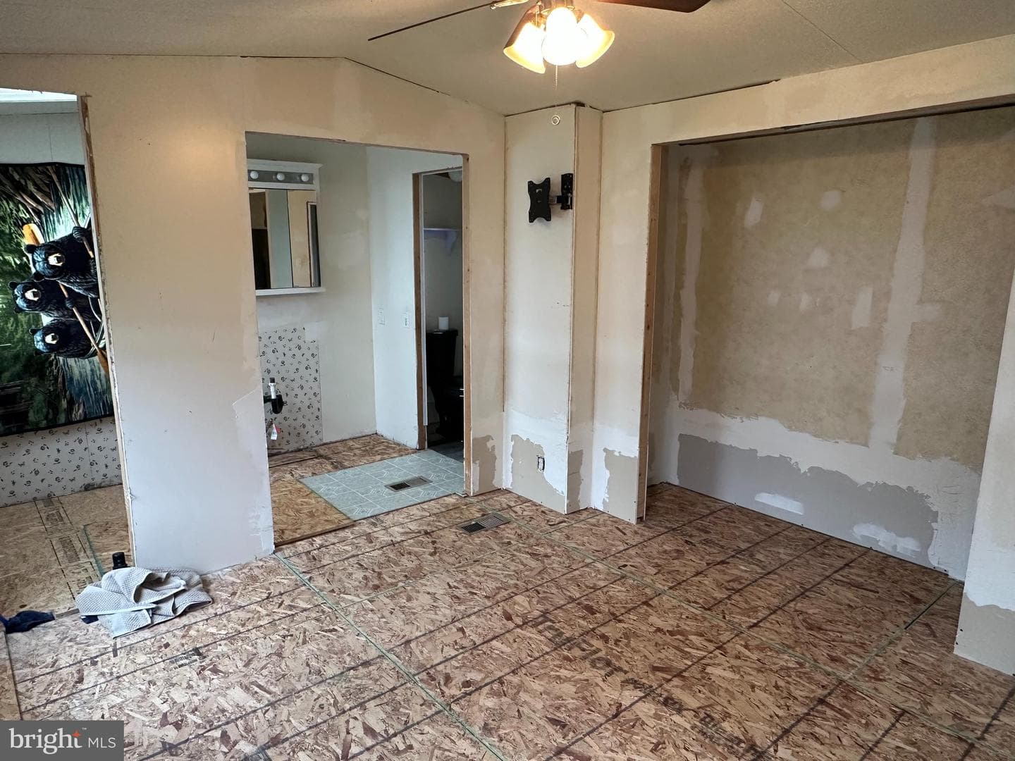 12 Roth Ave photo 18