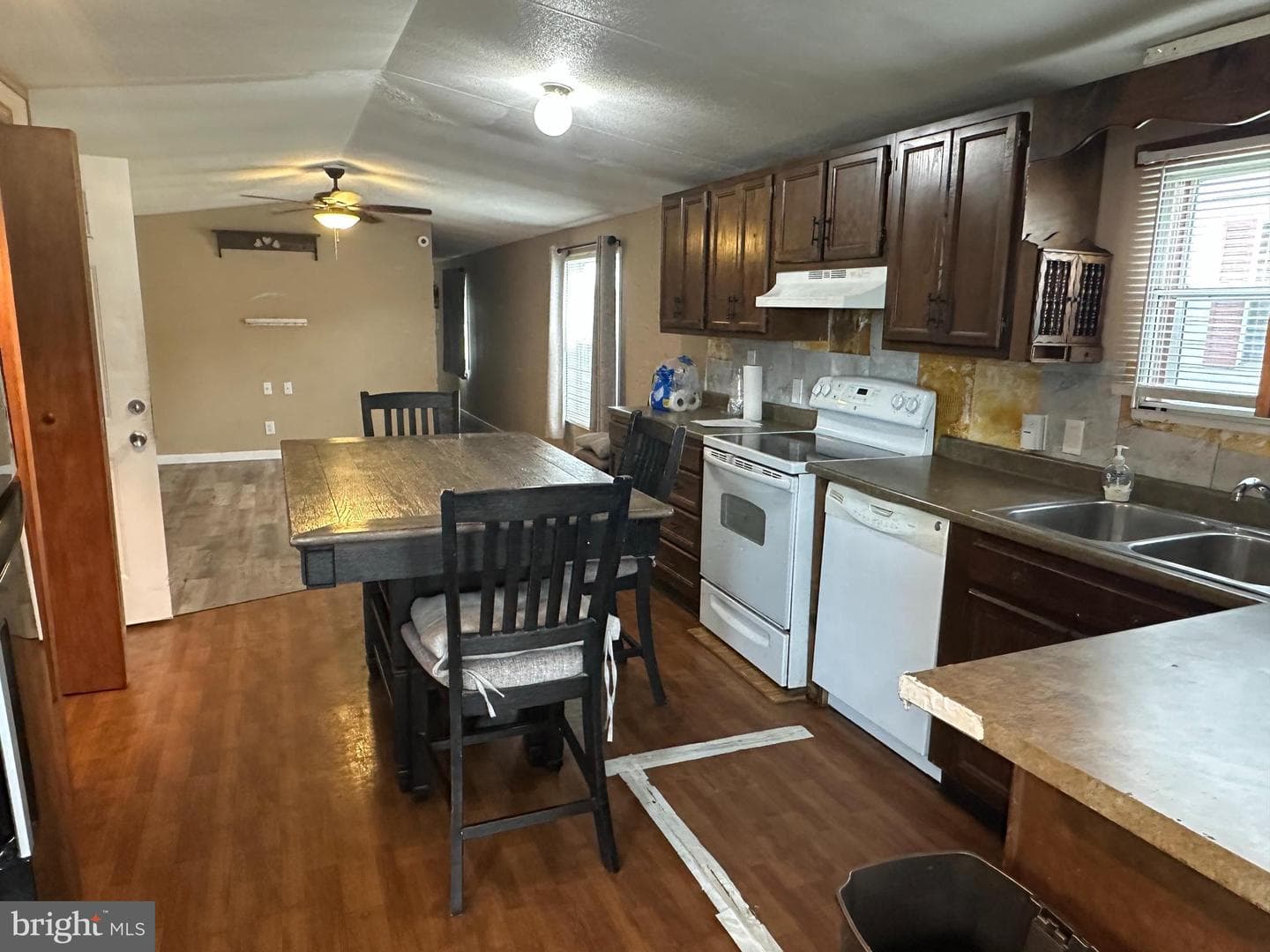 12 Roth Ave photo 7
