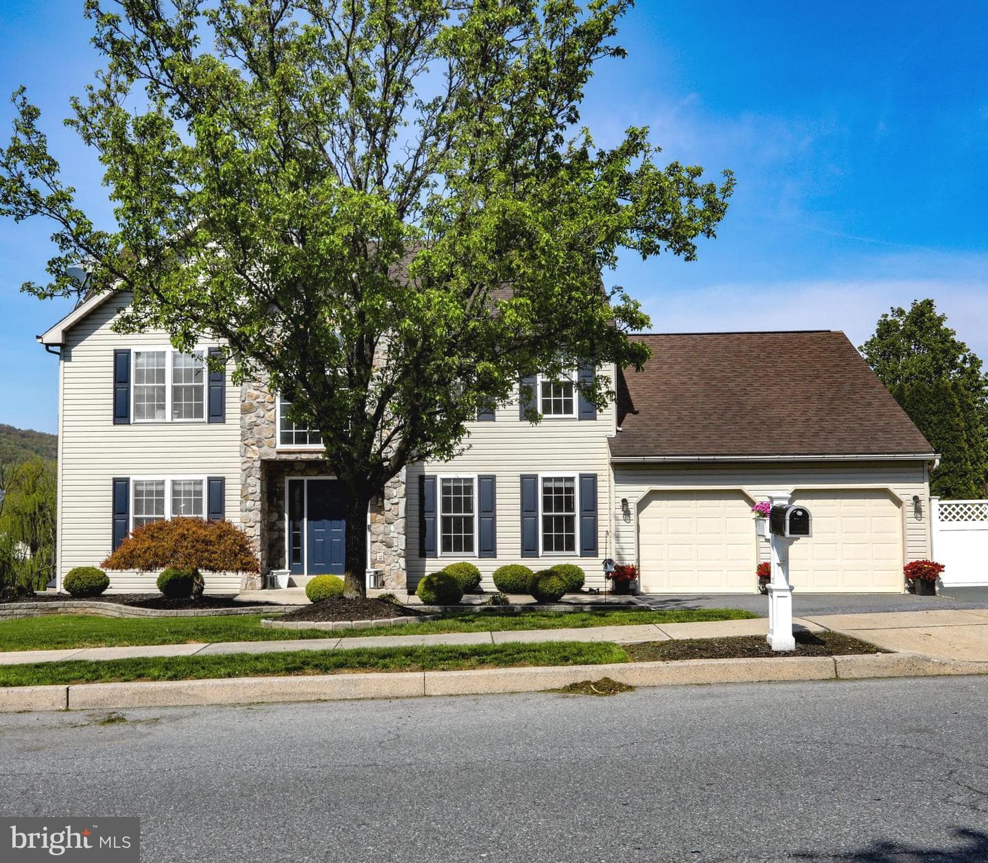 4961 Dunham Drive photo 3