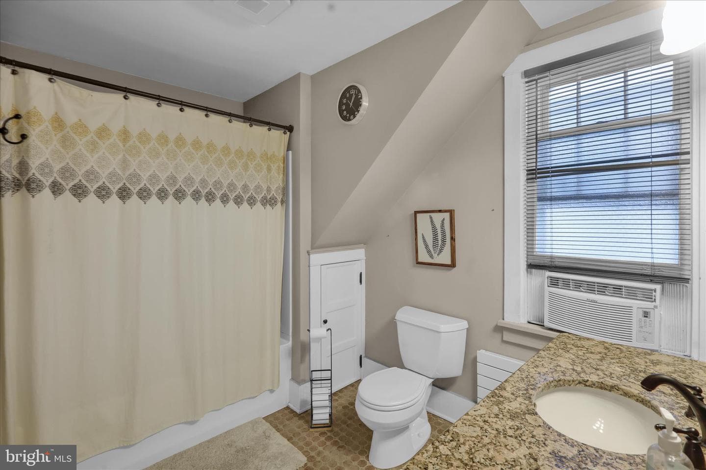 2023 Spring Street photo 17