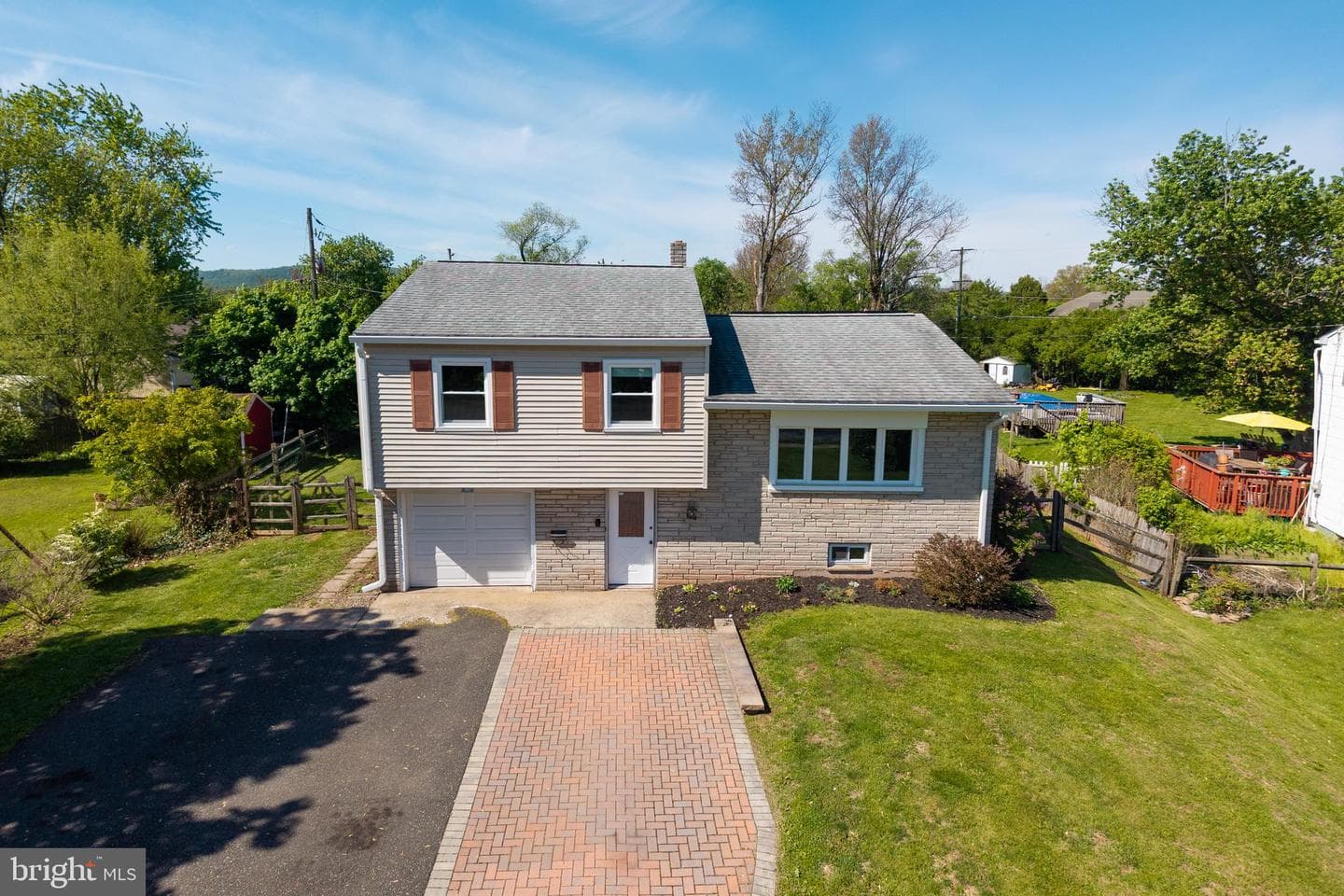 104 Briarwood Drive photo 2