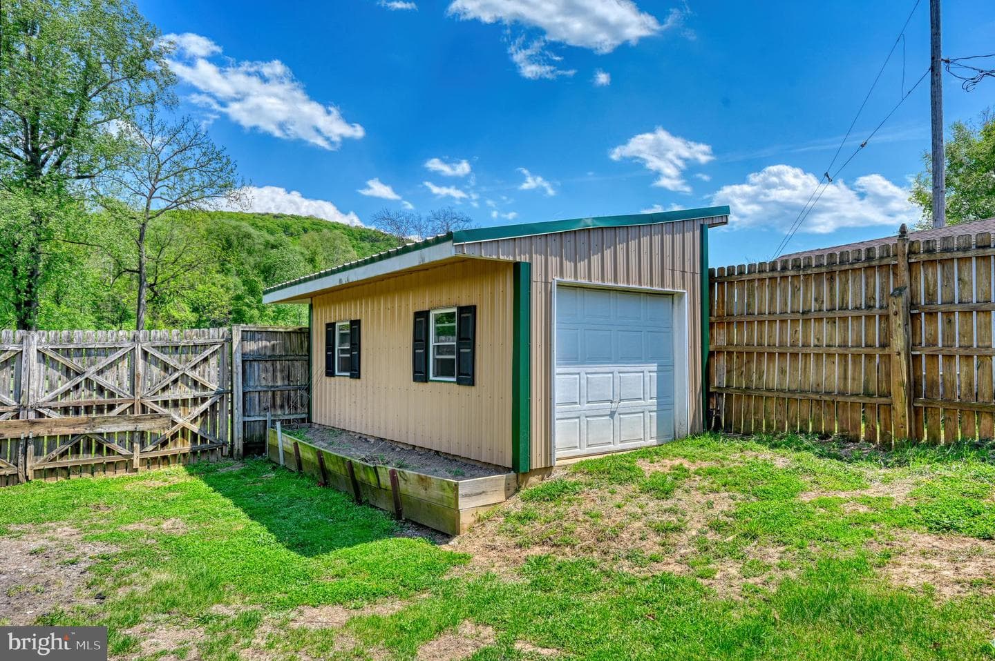 341 Hazel Street photo 31