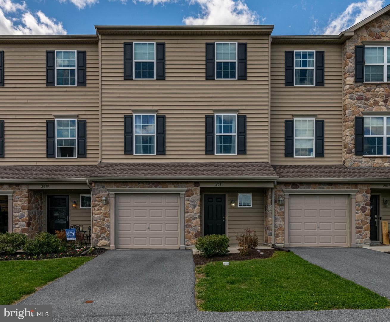 2041 Crown Mill Drive photo 2