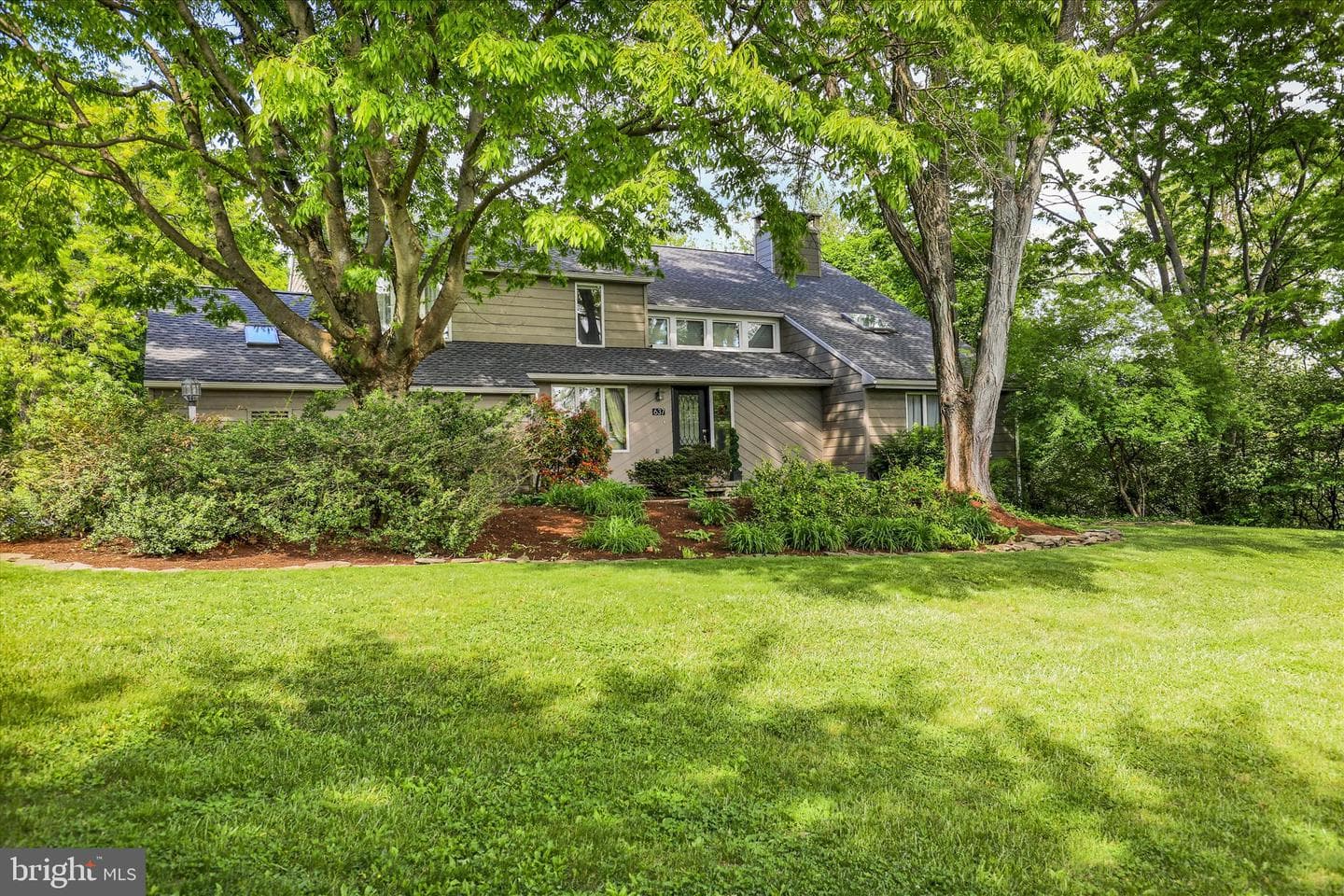 637 Scenic Drive photo 2