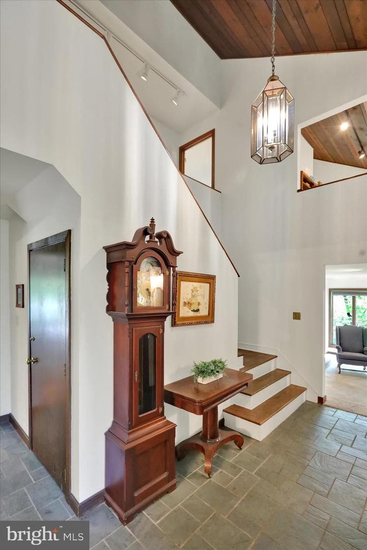 637 Scenic Drive photo 9