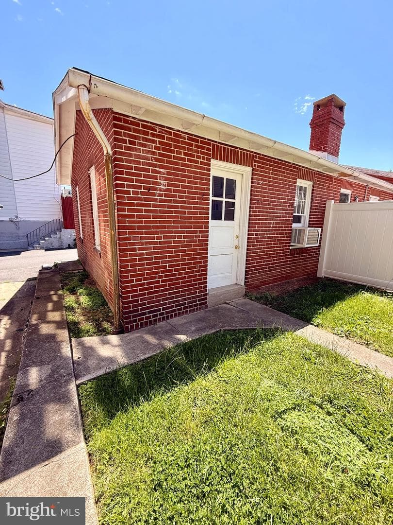 33 S Sterley Street photo 11