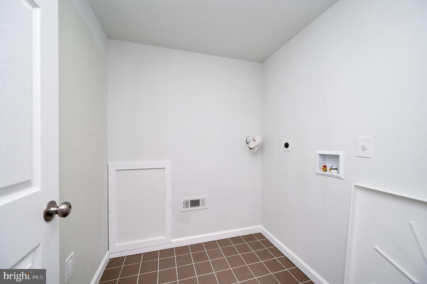 2626 W Philadelphia Avenue photo 16