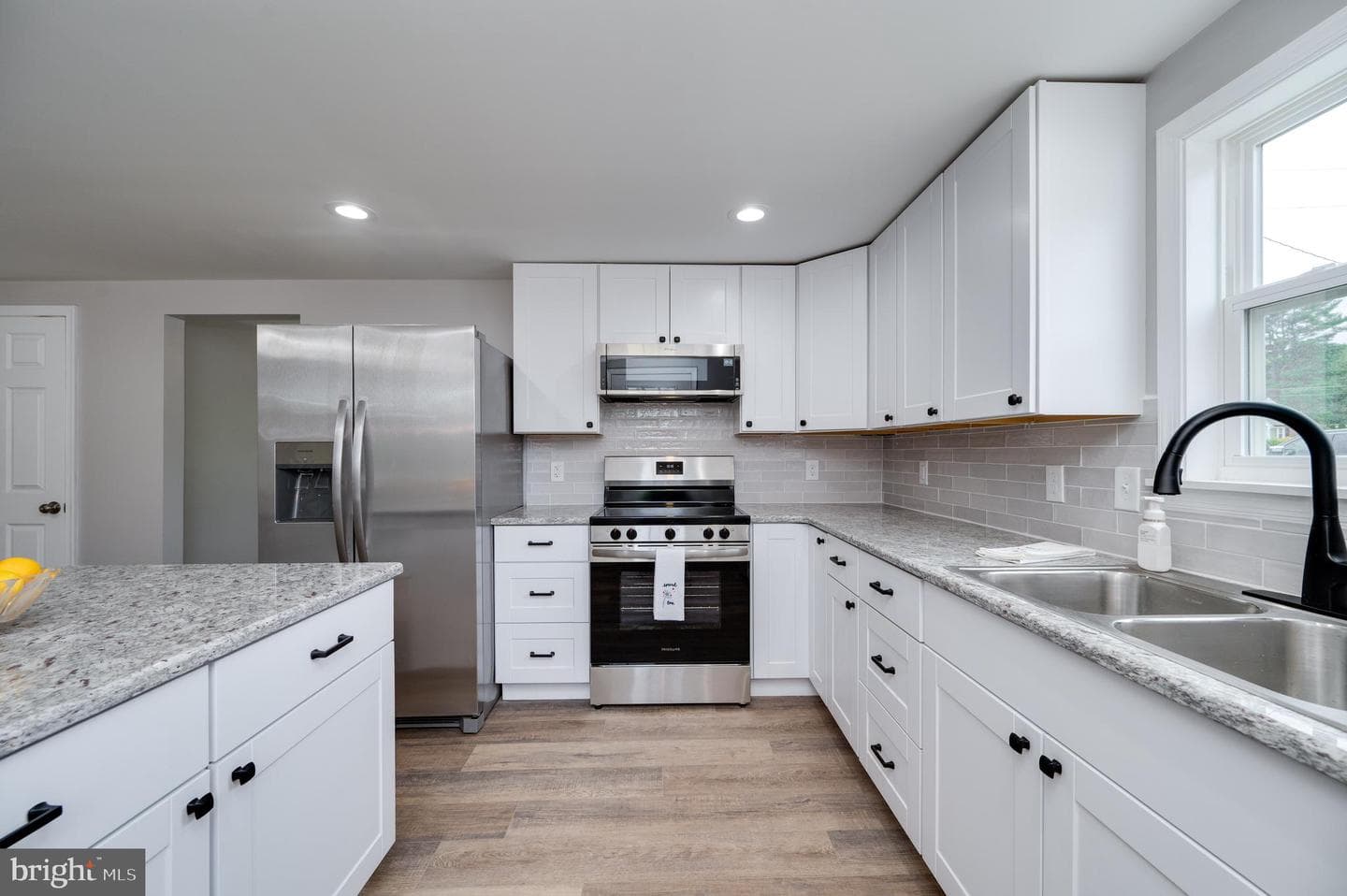 2626 W Philadelphia Avenue photo 30