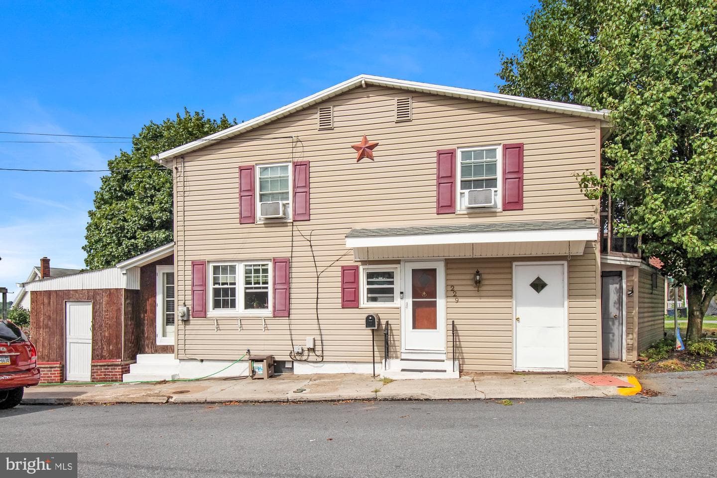 229 Northmont Avenue, Hamburg