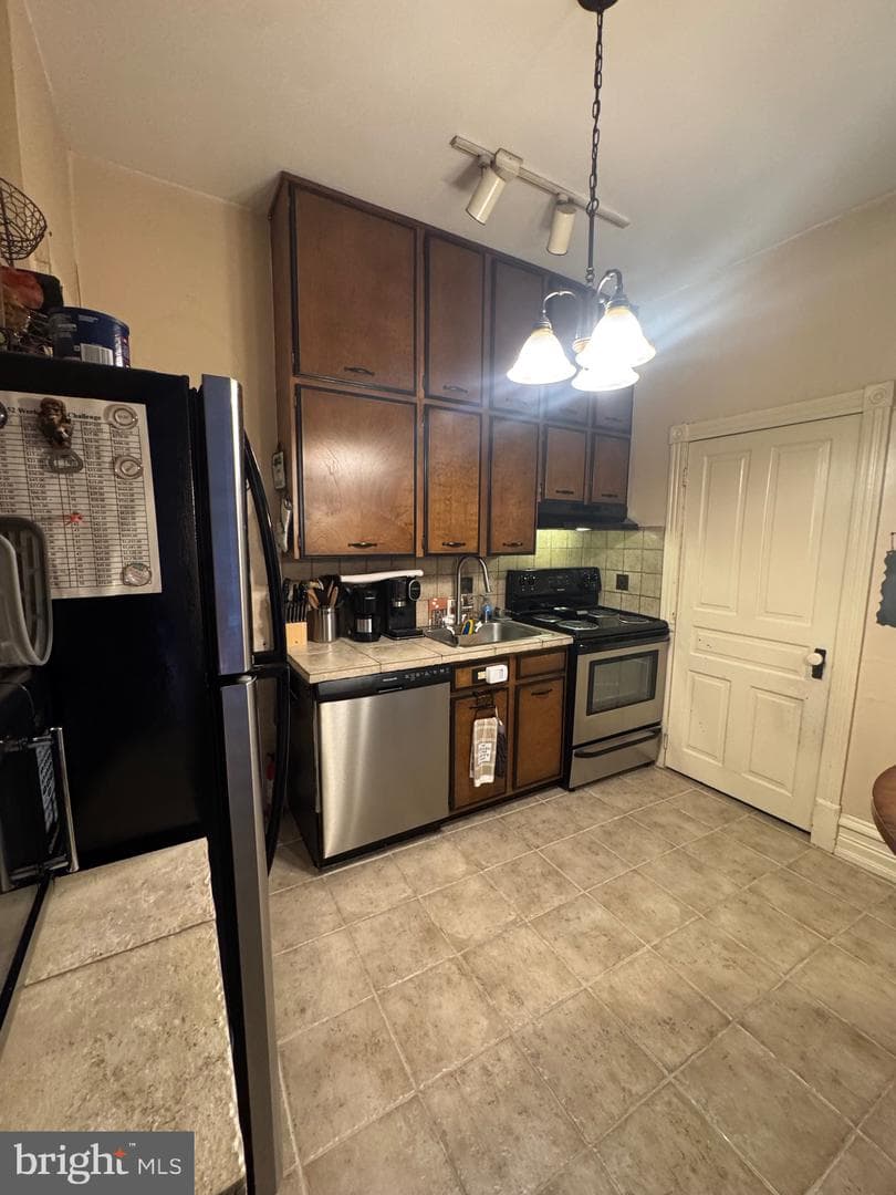 429 Greenwich Street photo 8
