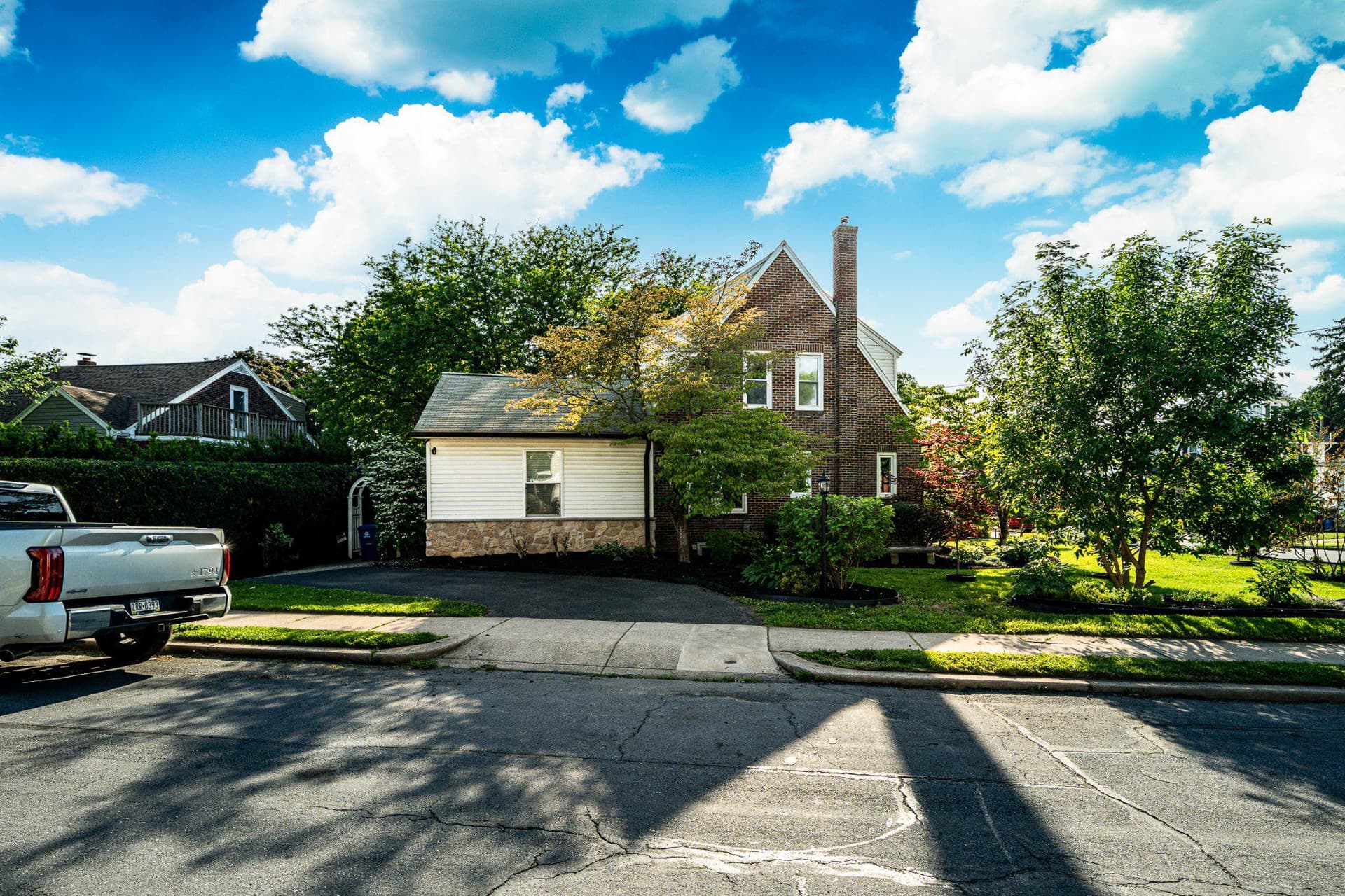 726 N Temple Boulevard photo 45