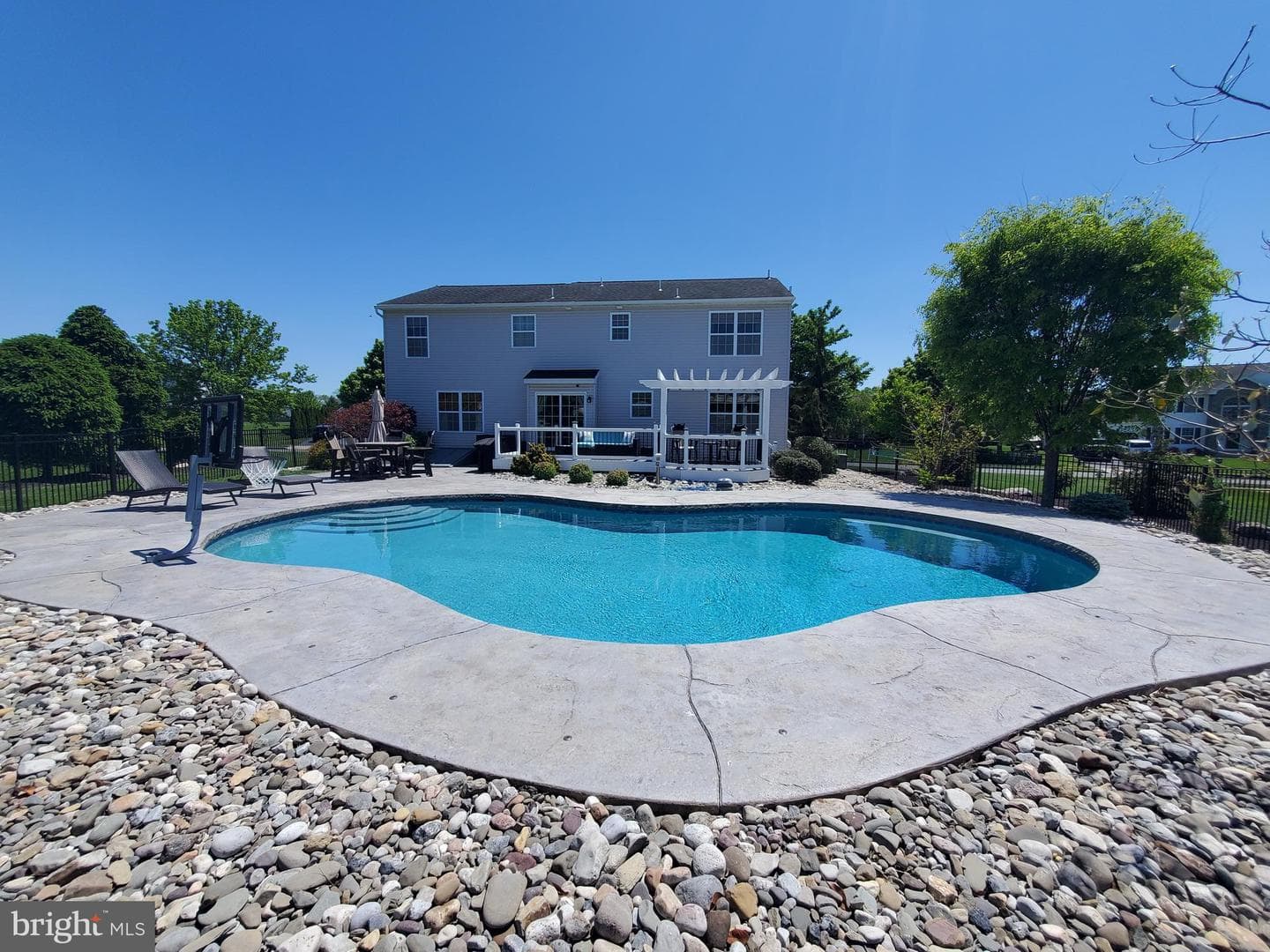 615 W Pine Street photo 4