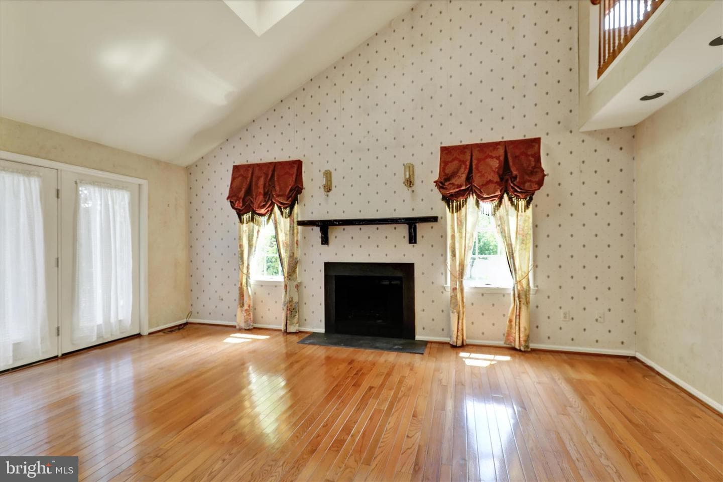 601 Maplewood Drive photo 16