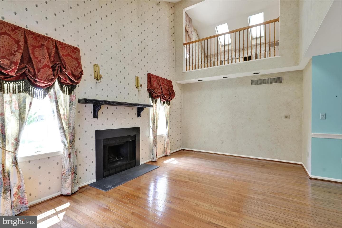 601 Maplewood Drive photo 17
