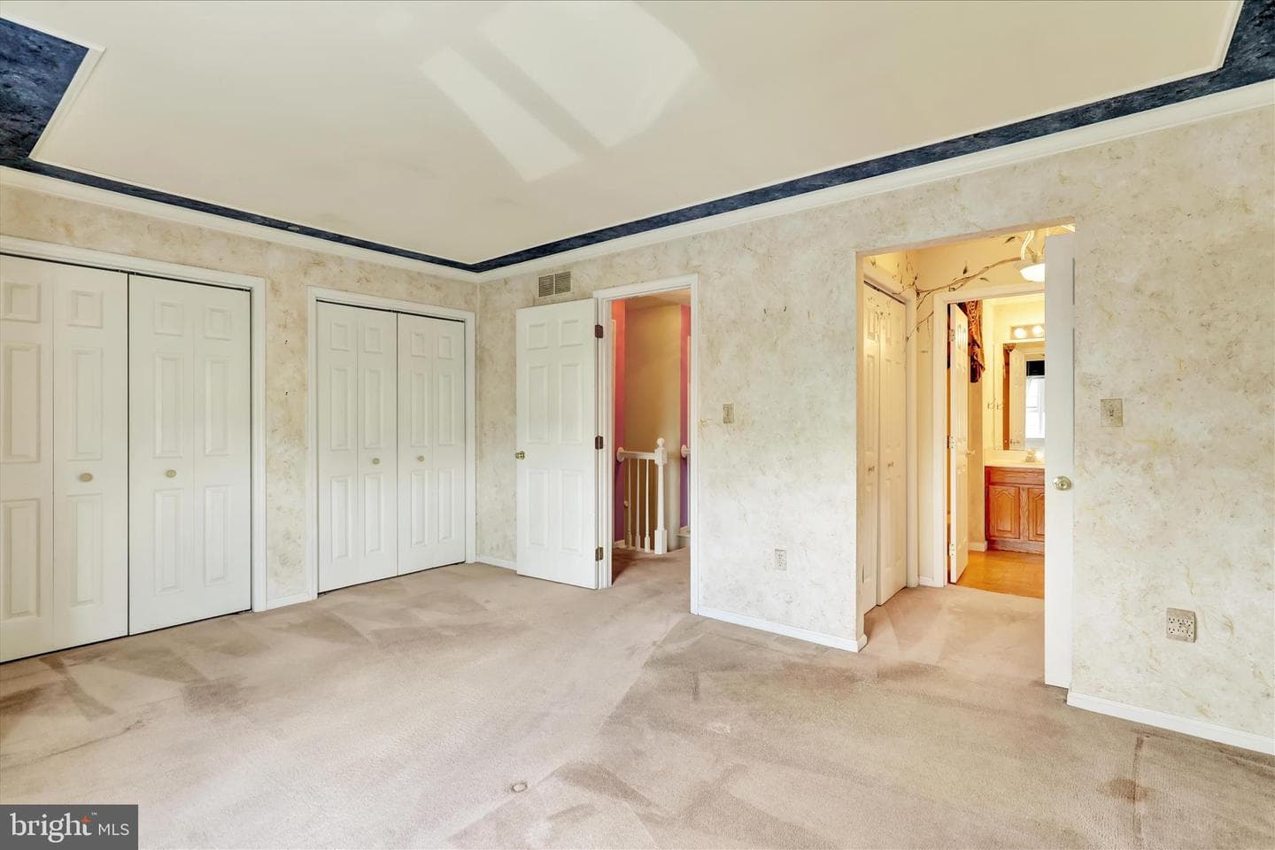 601 Maplewood Drive photo 23