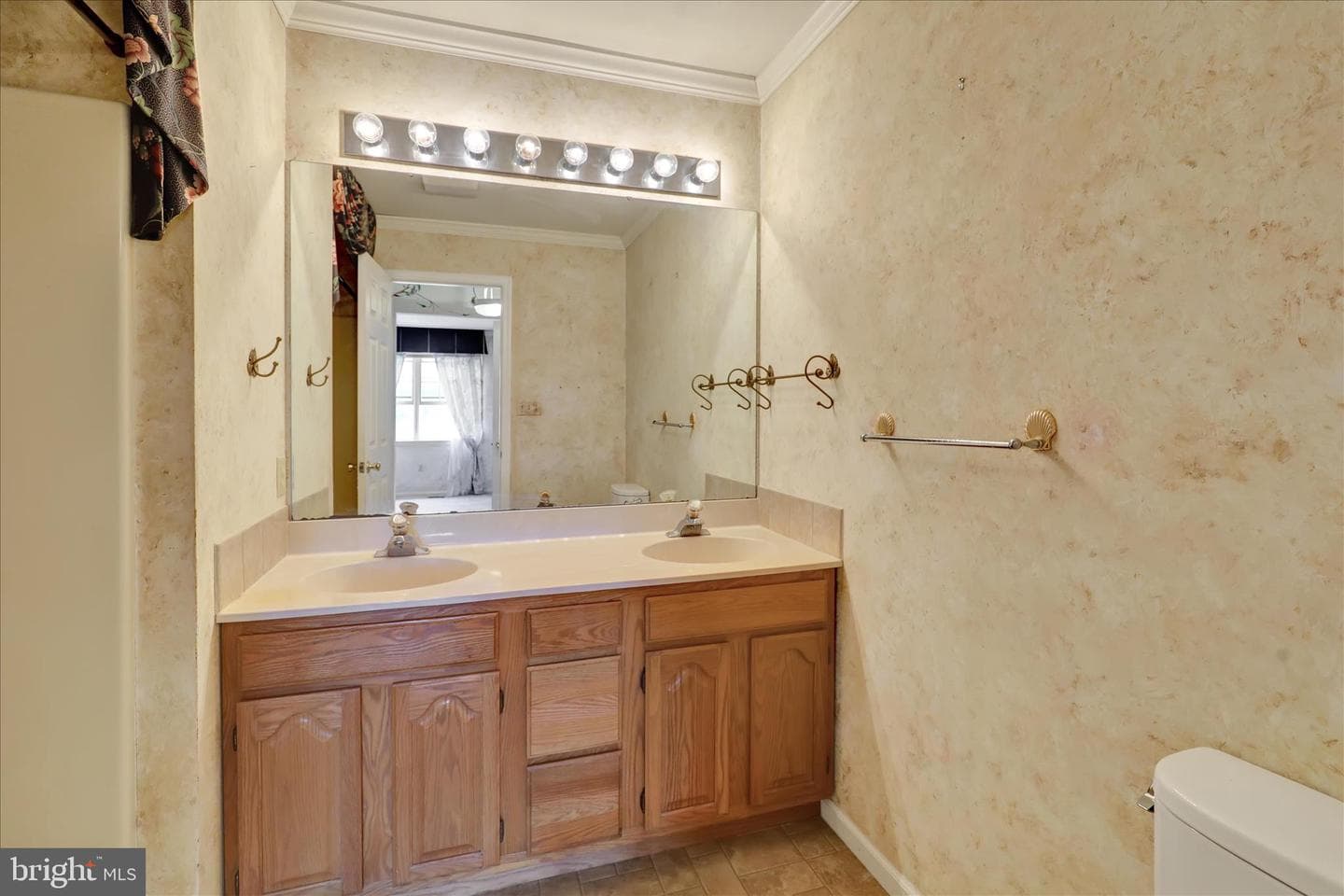 601 Maplewood Drive photo 25