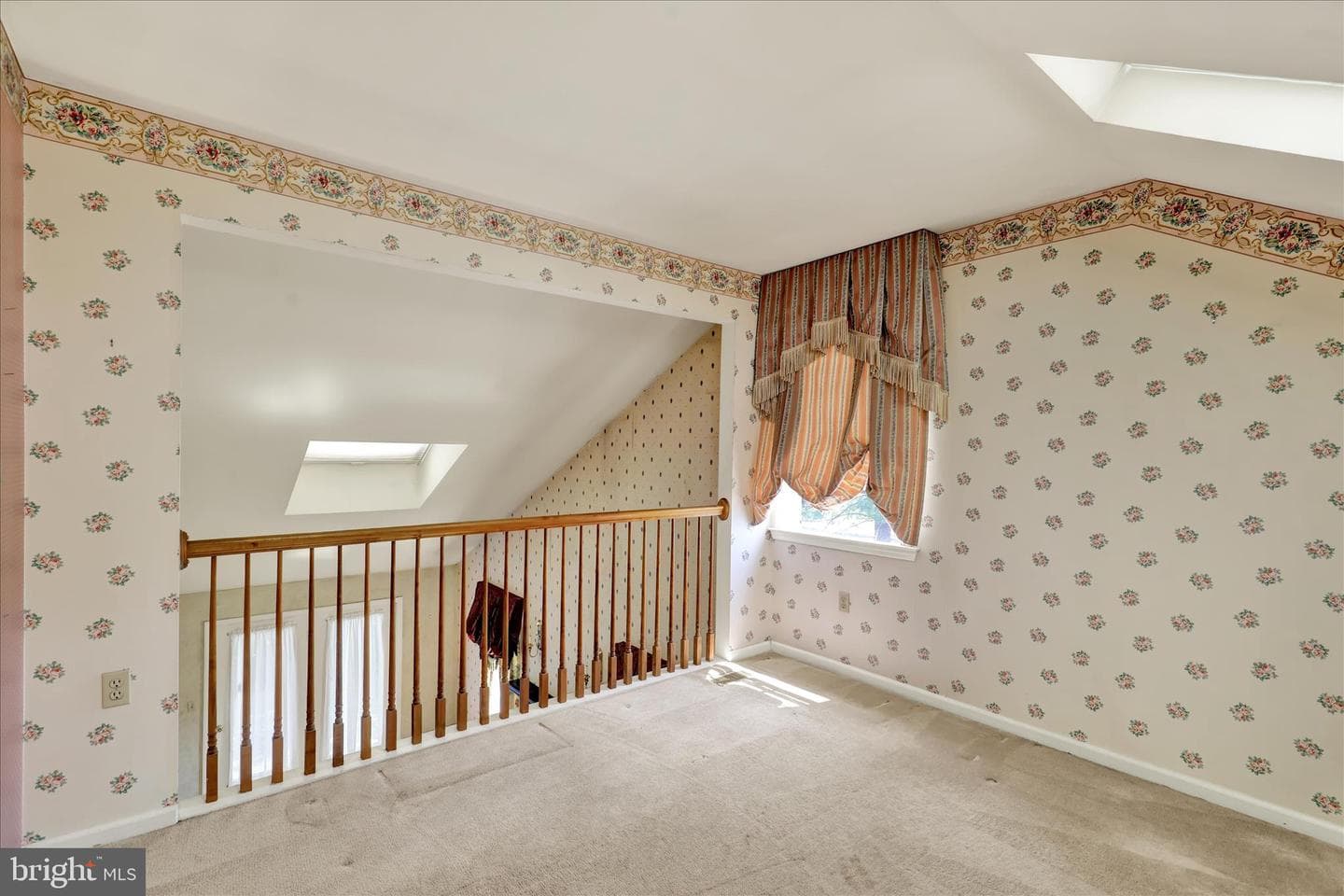 601 Maplewood Drive photo 27