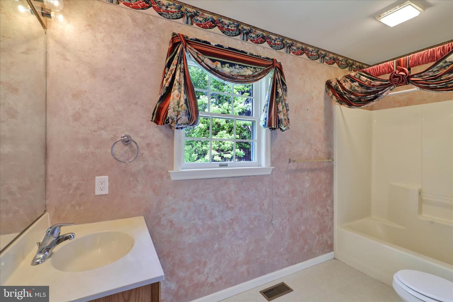601 Maplewood Drive photo 33