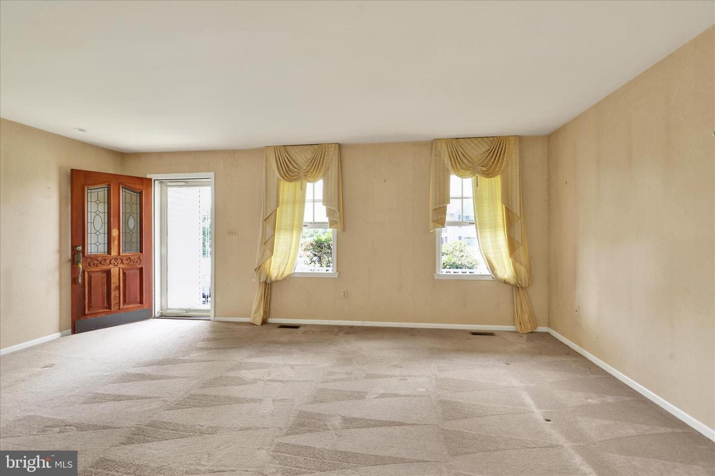601 Maplewood Drive photo 6