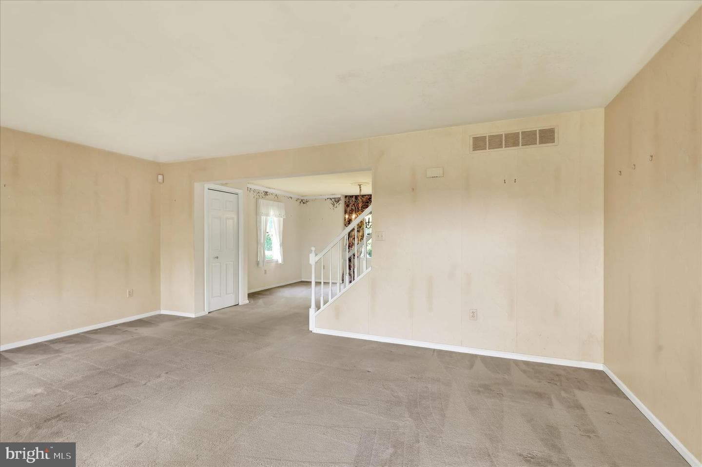 601 Maplewood Drive photo 7