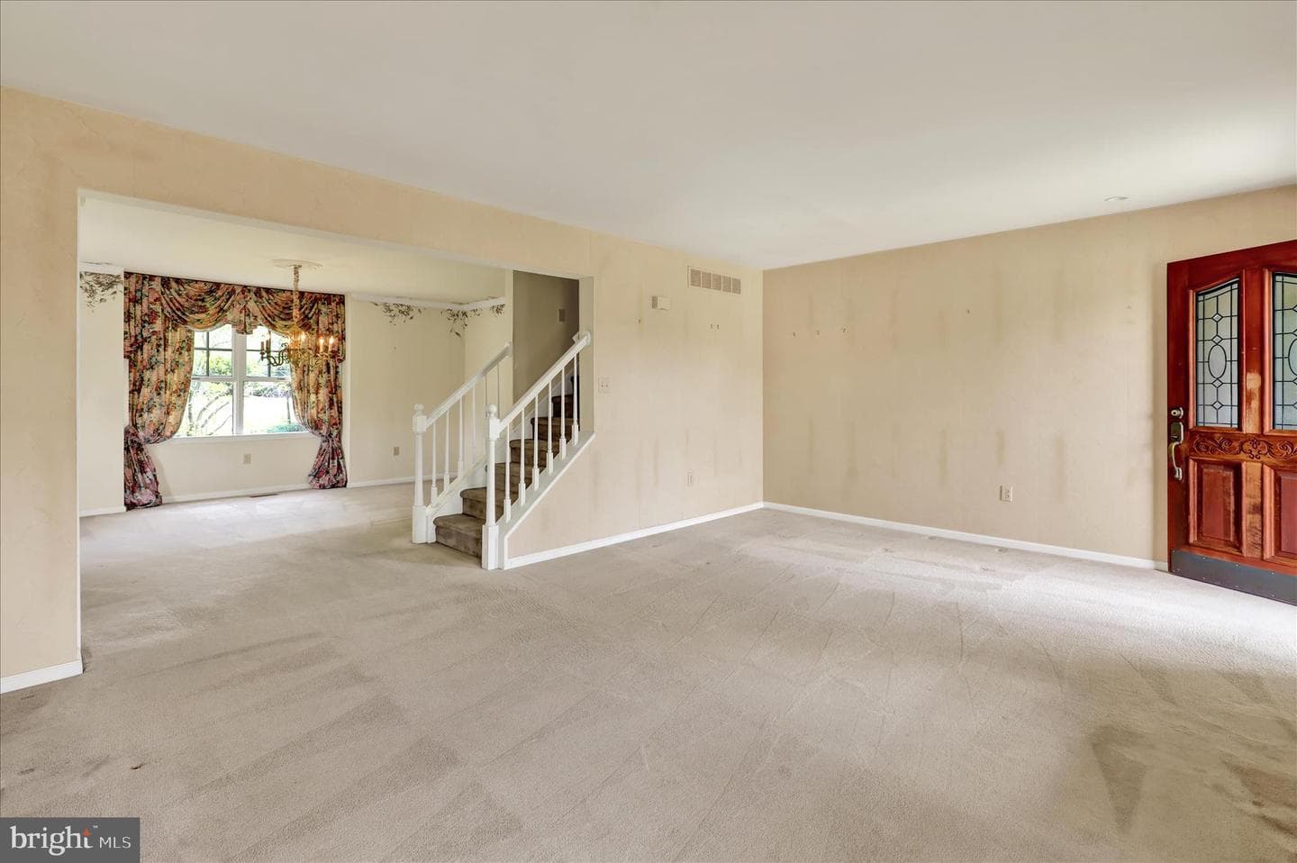 601 Maplewood Drive photo 8