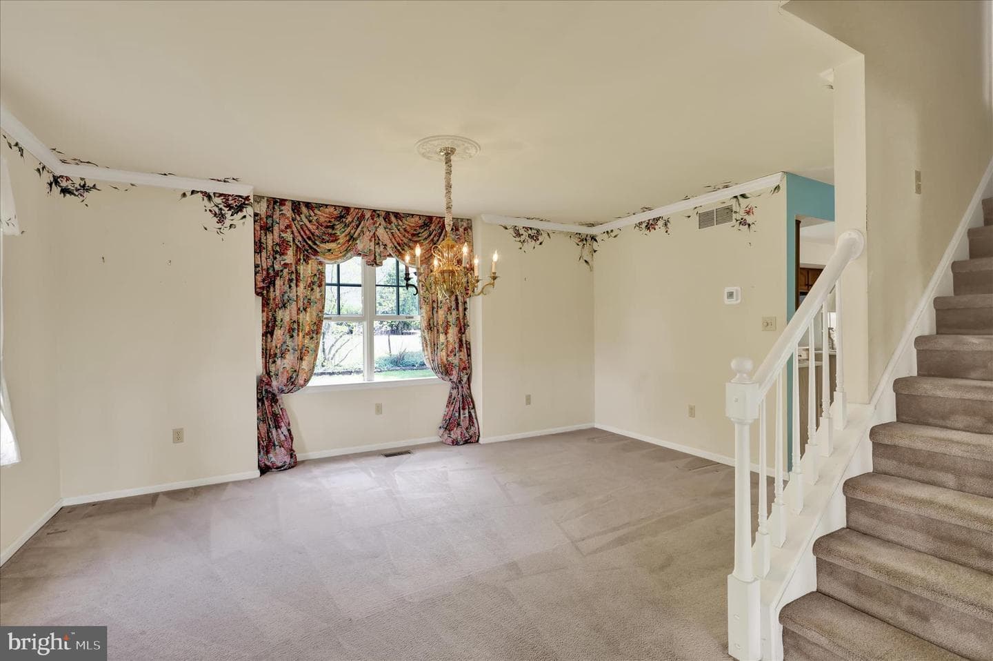 601 Maplewood Drive photo 9