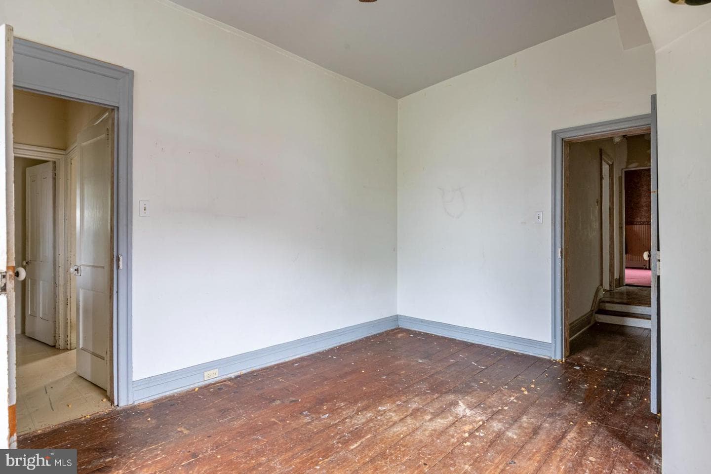 209 W Franklin Street photo 11