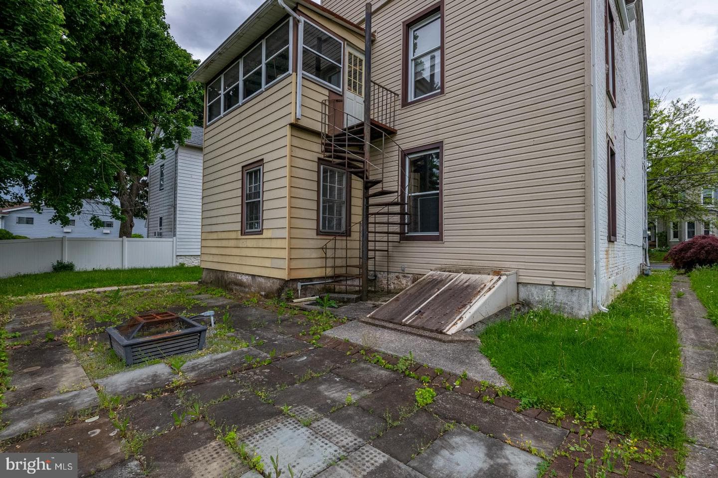 209 W Franklin Street photo 28