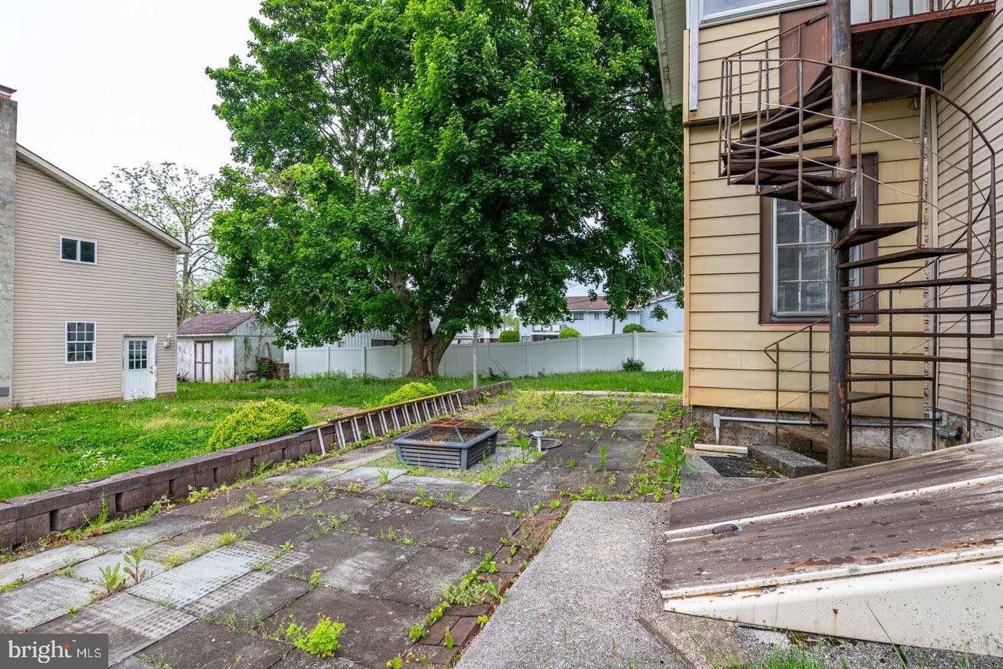 209 W Franklin Street photo 29