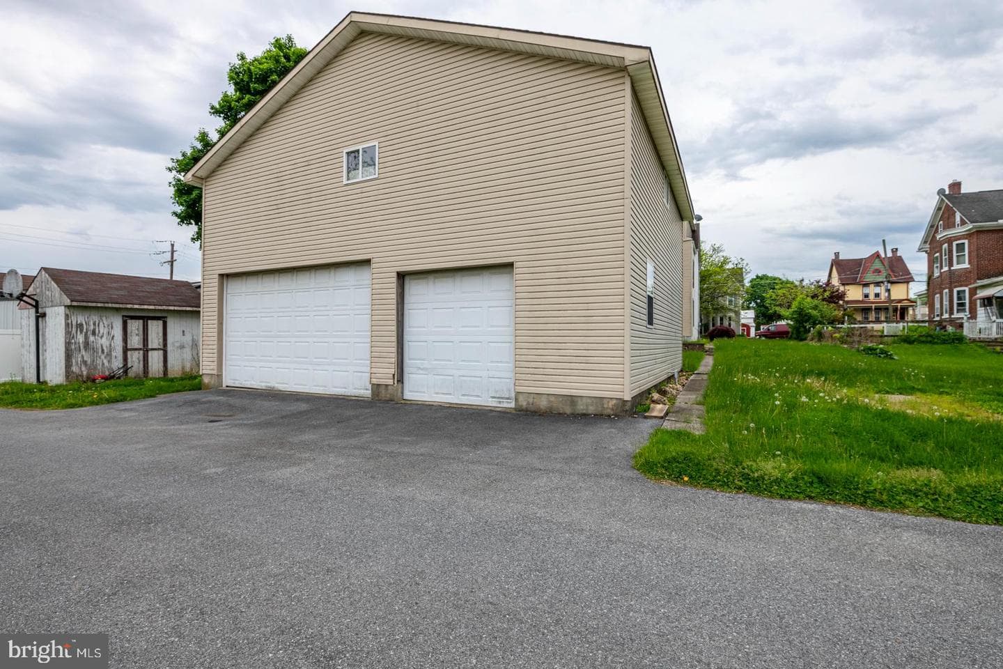 209 W Franklin Street photo 30