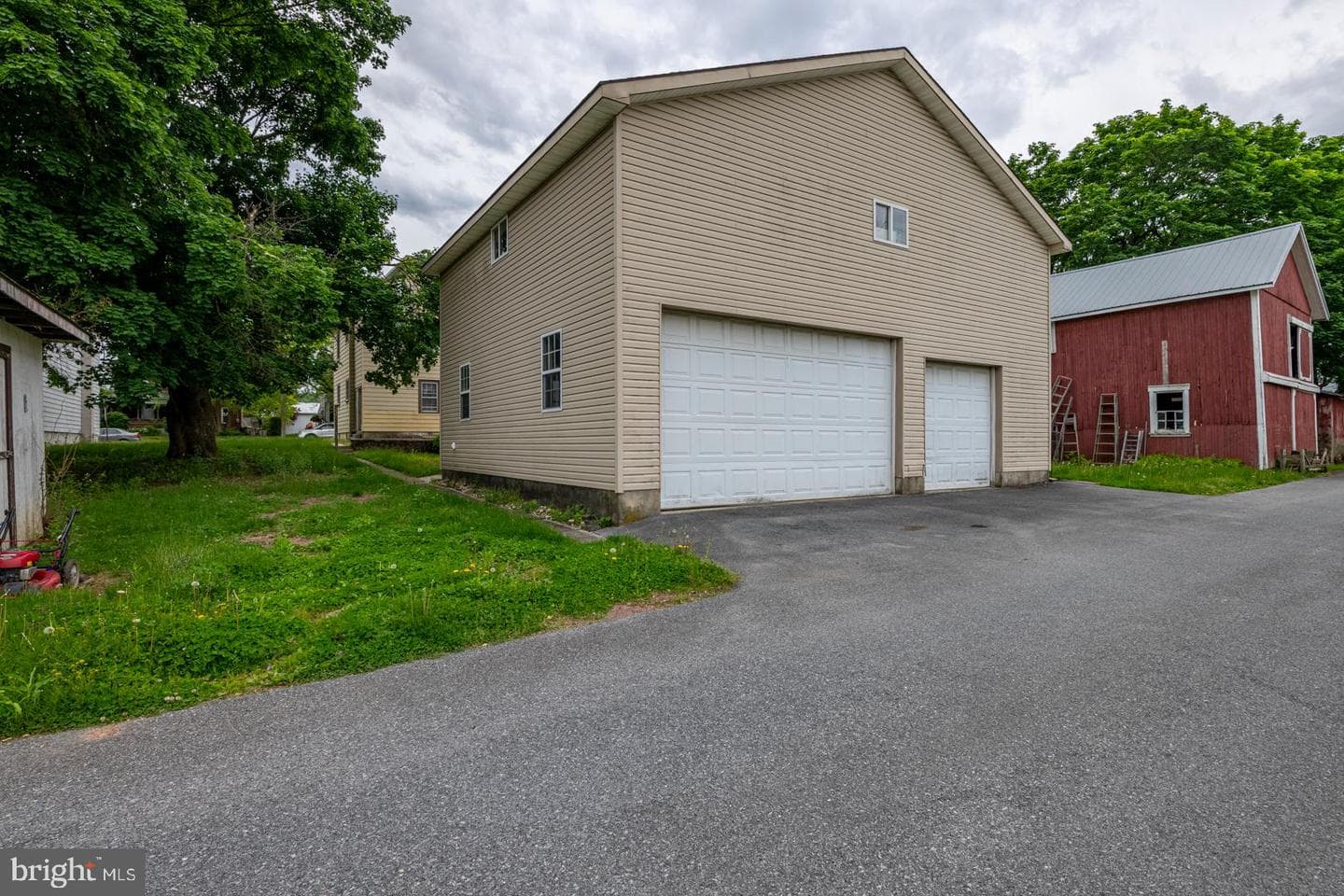 209 W Franklin Street photo 31