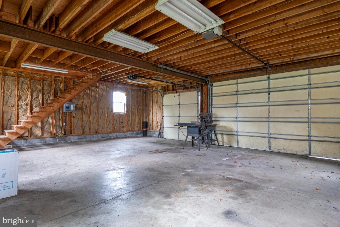 209 W Franklin Street photo 34