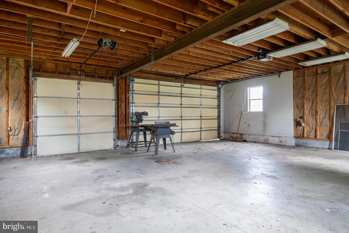 209 W Franklin Street photo 37