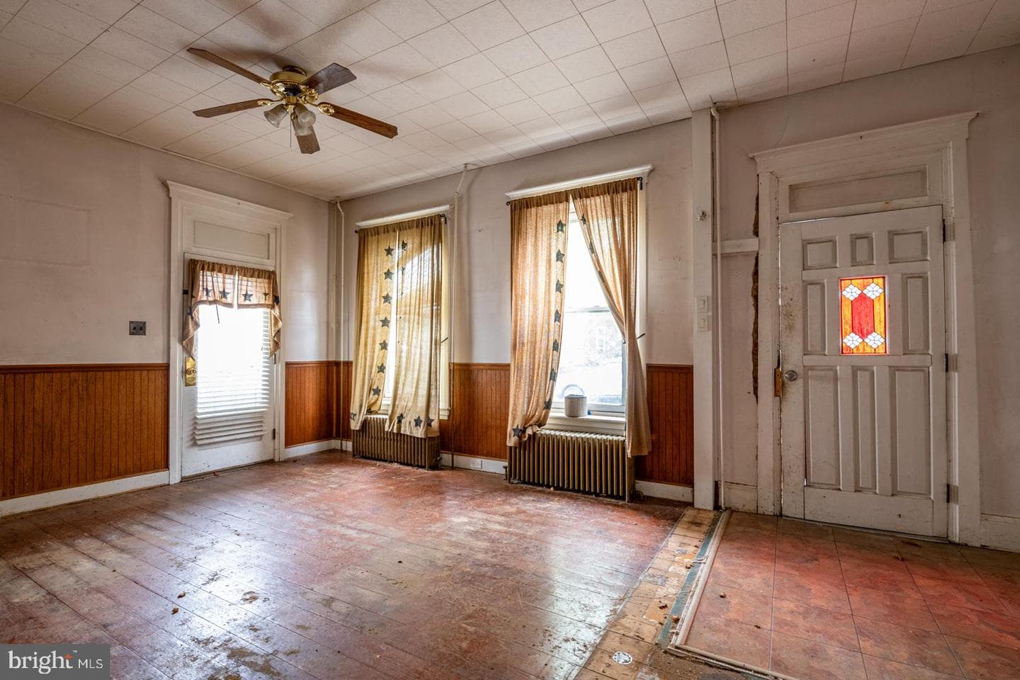 209 W Franklin Street photo 4